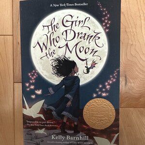 The Girl Who Drank the Moon - Kelly Barnhill (3/20$)
